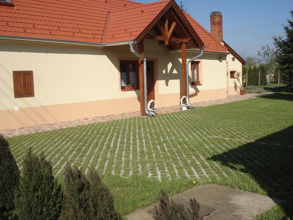 Gerendas Vendeghaz Sotony Exterior foto
